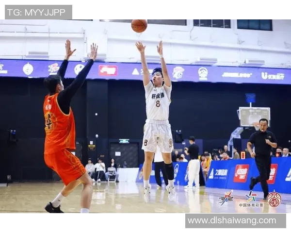 上海篮球队在篮球战术排行榜中荣获第四名的背后故事与分析 上海篮球队在篮球战术排行榜中荣获第四名的背后故事与分析